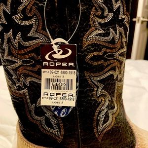 Ladies size 8 cowhide square toe rompers,brand new